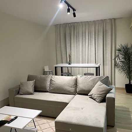 White Apartment, In The Center Of Tiranë Ngoại thất bức ảnh