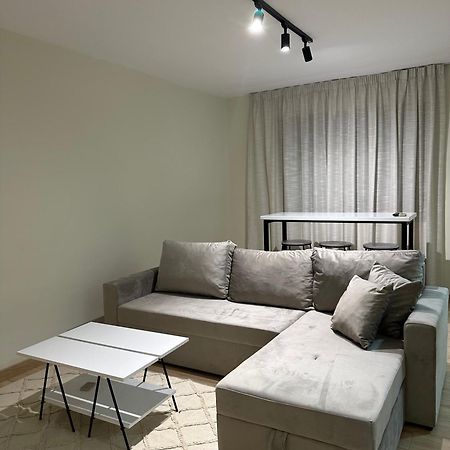 White Apartment, In The Center Of Tiranë Ngoại thất bức ảnh