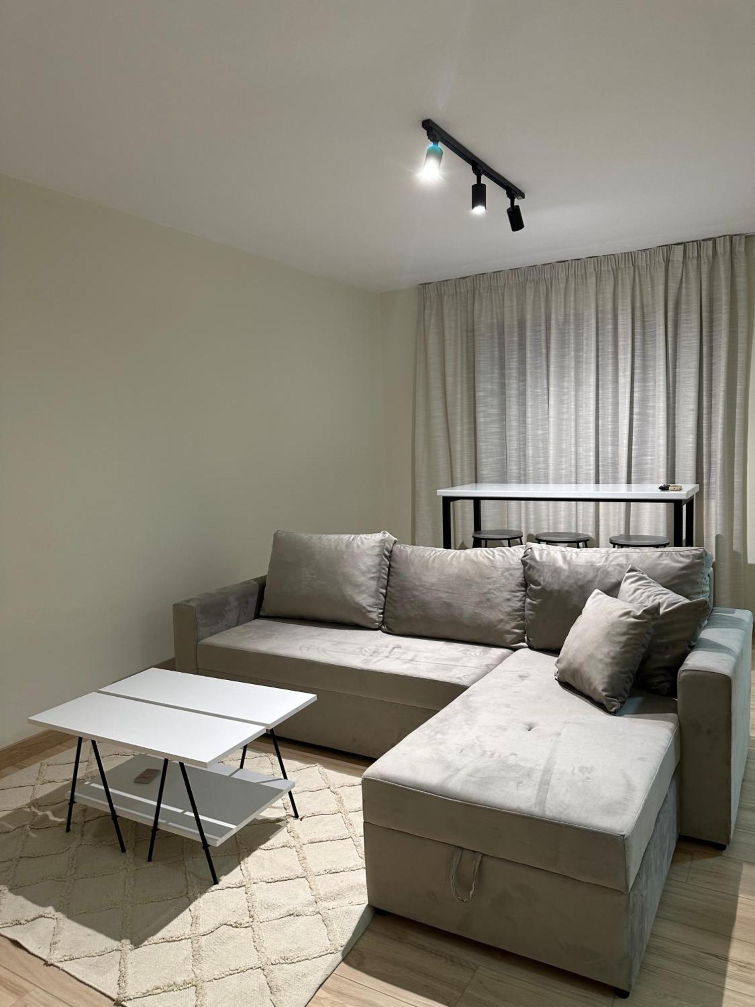 White Apartment, In The Center Of Tiranë Ngoại thất bức ảnh