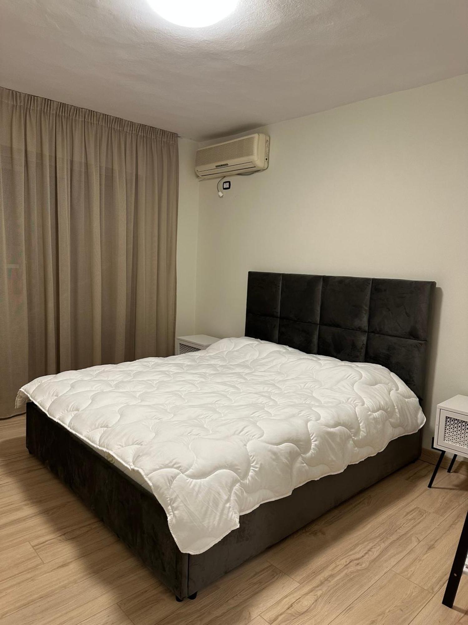 White Apartment, In The Center Of Tiranë Ngoại thất bức ảnh