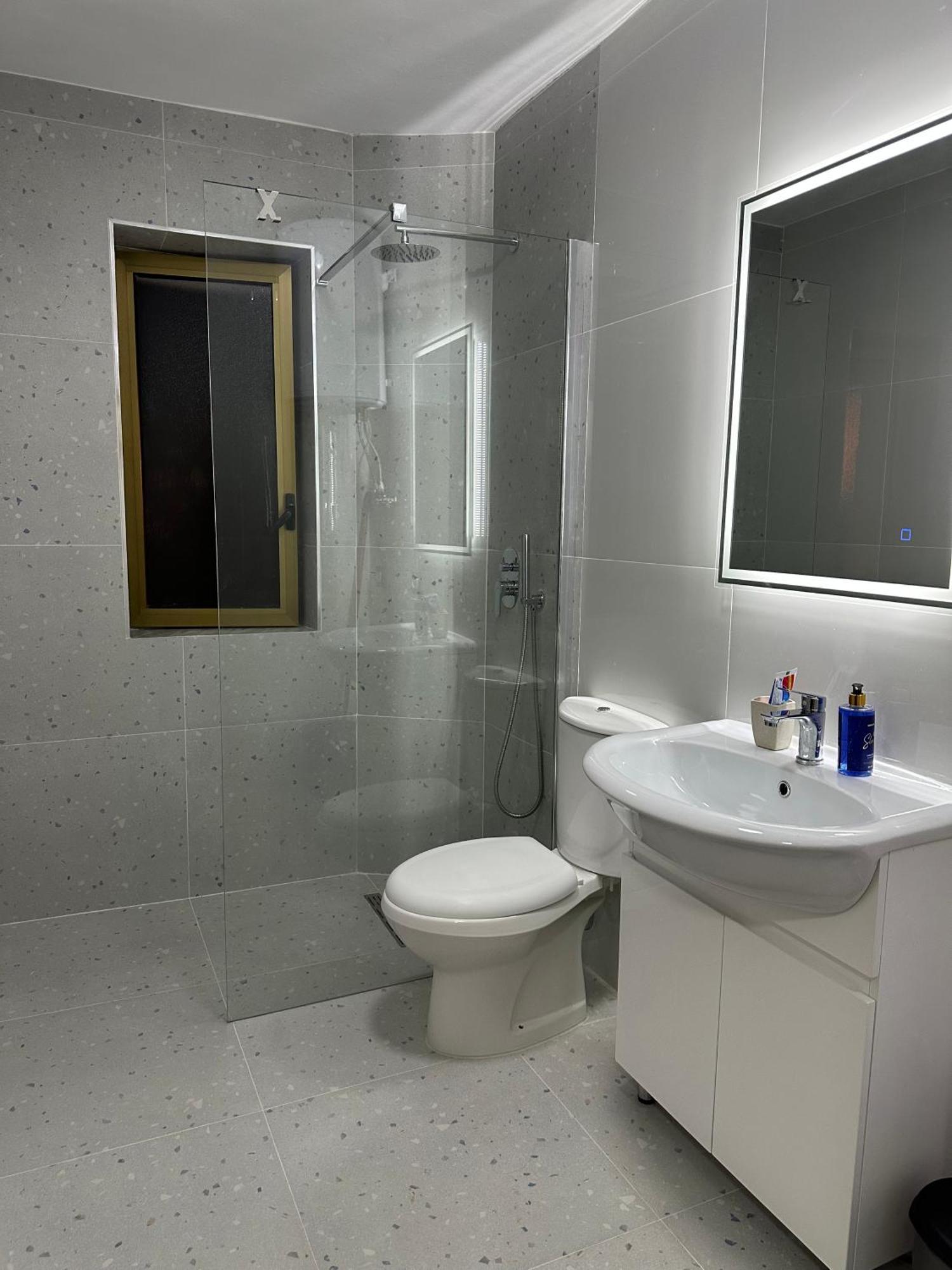 White Apartment, In The Center Of Tiranë Ngoại thất bức ảnh